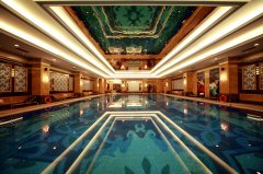 酒店室內(nèi)恒溫泳池和養(yǎng)生會(huì)所
